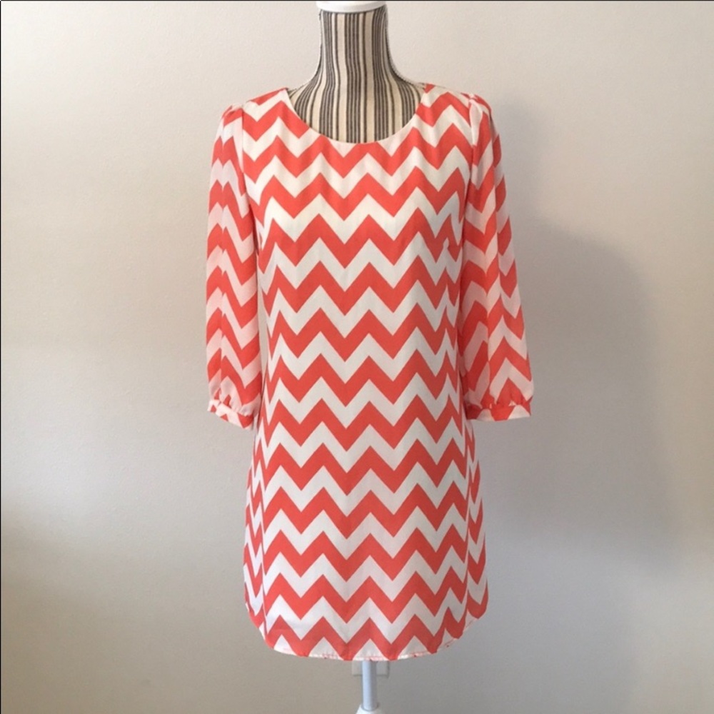 Women’s peach Chevron dress 🤩